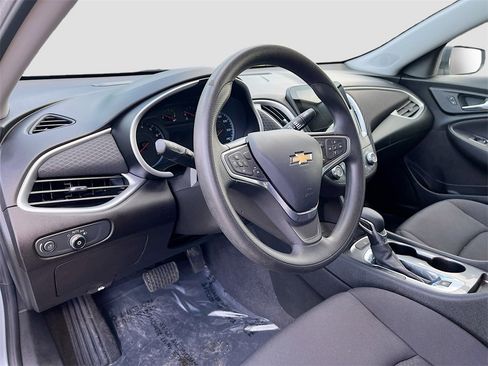 Used 2023 Chevrolet Malibu LS image 9
