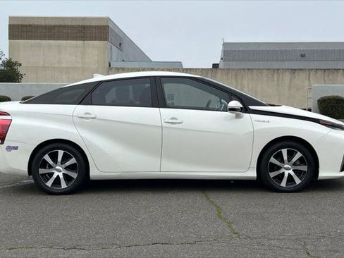 Certified 2018 Toyota Mirai image 6
