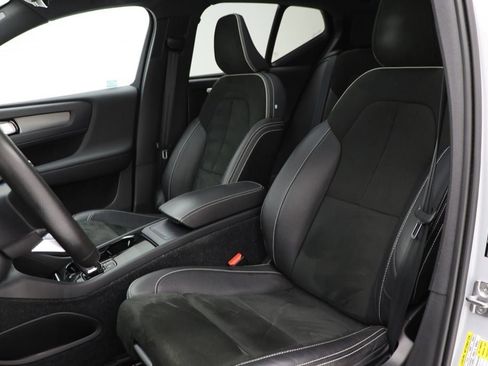 Used 2021 Volvo XC40 P8 Recharge w/ Advanced Package image 16