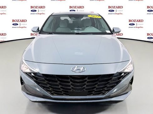 Used 2022 Hyundai Elantra SEL w/ Convenience + Premium Package image 2