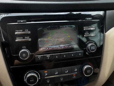 Used 2014 Nissan Rogue S FWD image 20