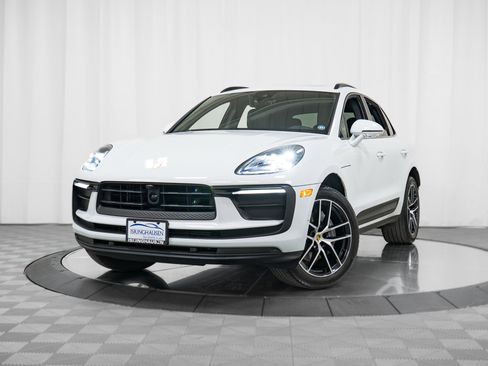 Certified 2023 Porsche Macan image 32