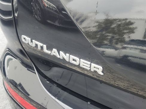 Used 2024 Mitsubishi Outlander SE image 9