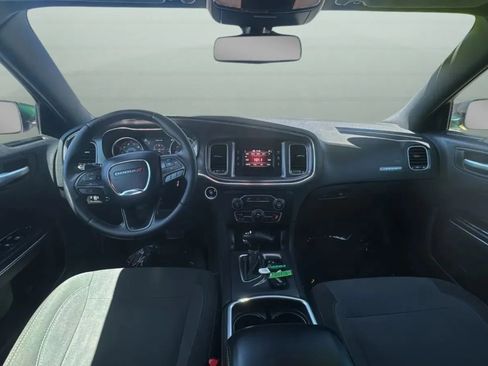 Used 2015 Dodge Charger SE RWD image 9