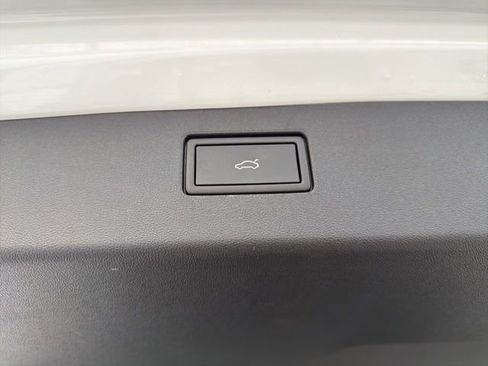 New 2026 Volkswagen Tiguan SE image 50