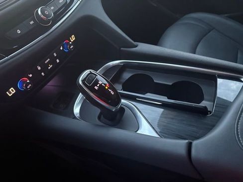 Used 2021 Buick Enclave Essence w/ Sound and Sites Package image 21