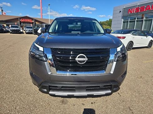 New 2025 Nissan Pathfinder SL image 2