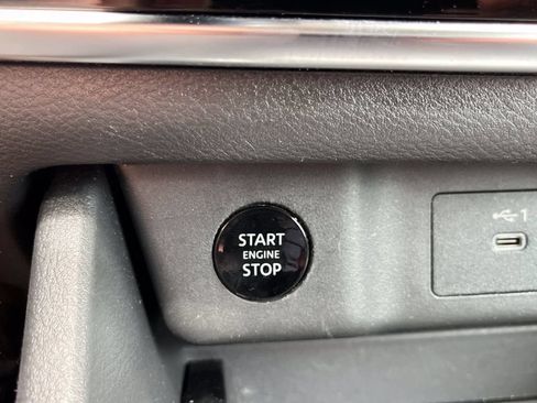 Used 2024 Nissan Rogue S AWD/4WD image 19