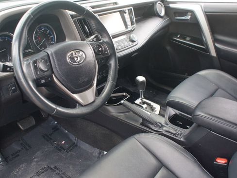 Used 2018 Toyota RAV4 Limited FWD image 10