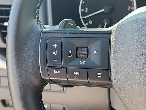 Used 2025 Nissan Rogue SV AWD/4WD image 20