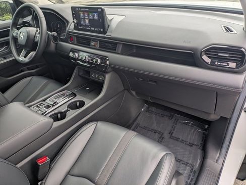 Used 2025 Honda Pilot Touring image 25