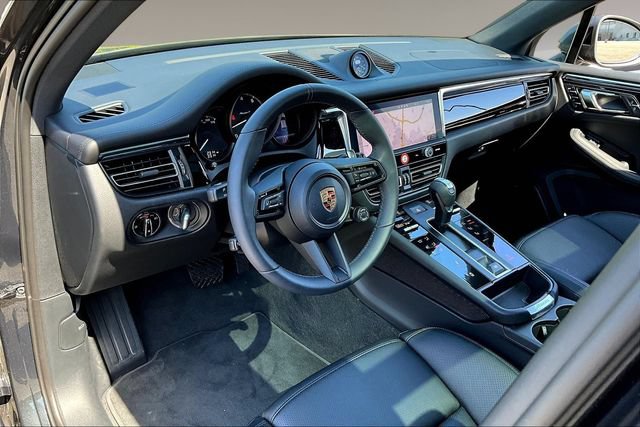 Used 2026 Porsche Macan AWD/4WD image 17