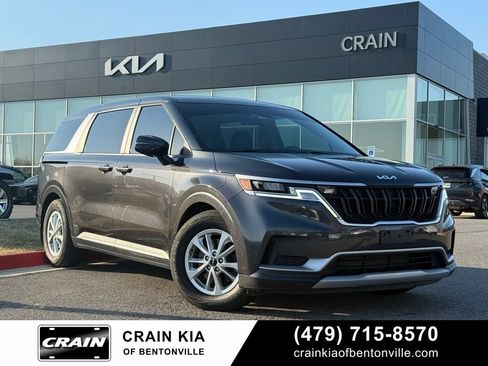 Used 2024 Kia Carnival LX image 1