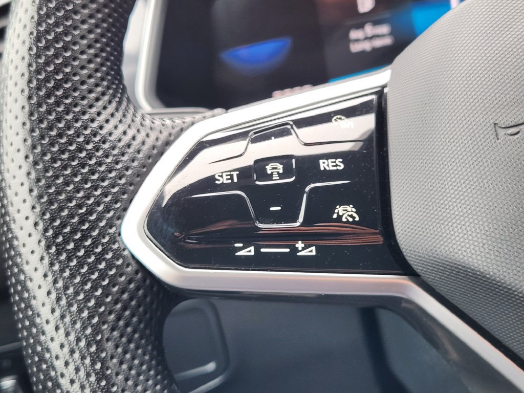 Certified 2024 Volkswagen Tiguan SE R-Line AWD/4WD image 22