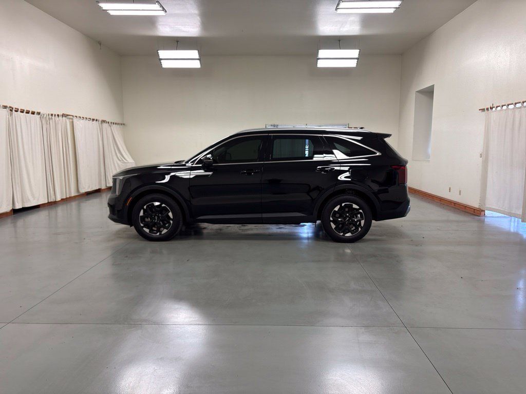 Used 2026 Kia Sorento S FWD image 5
