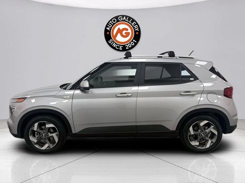 Used 2025 Hyundai Venue SEL FWD image 5