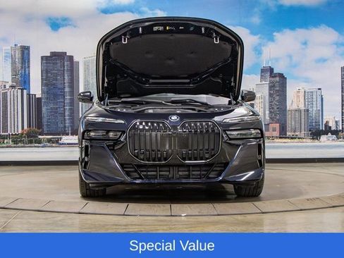 Used 2025 BMW 750e xDrive w/ Executive Package AWD/4WD image 4