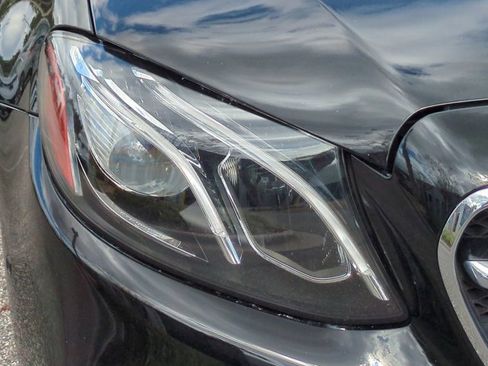 Certified 2019 Mercedes-Benz E 300 4MATIC image 10