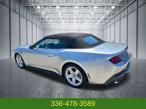 Used 2026 Ford Mustang Convertible RWD image 3