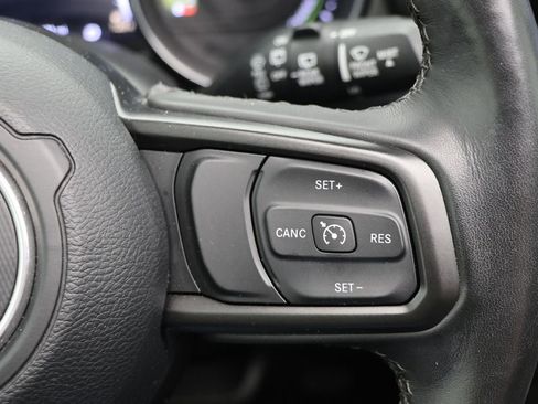 Used 2023 Jeep Wrangler Unlimited w/ Sun & Screen Package image 21