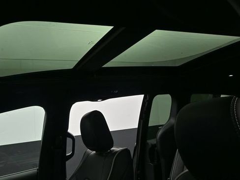 Used 2026 Chrysler Pacifica Limited FWD image 10