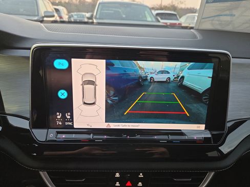 New 2026 Volkswagen Atlas Cross Sport SE image 11