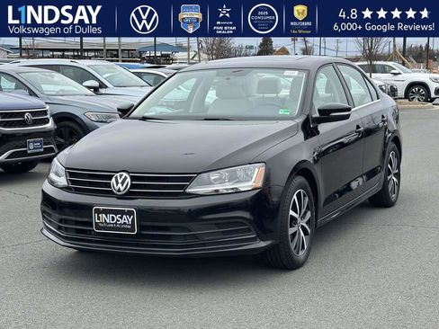 Used 2017 Volkswagen Jetta SE image 3