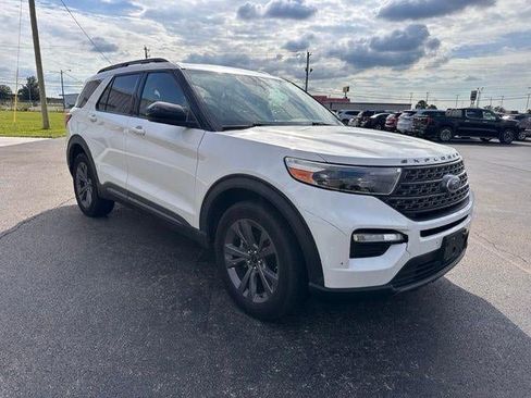 Used 2022 Ford Explorer XLT w/ Equipment Group 202A AWD/4WD image 8