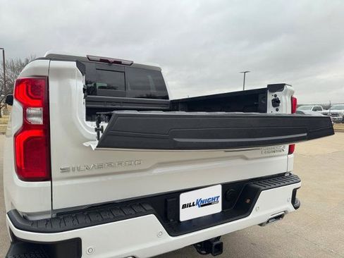 Used 2022 Chevrolet Silverado 1500 High Country w/ High Country Premium Package image 17