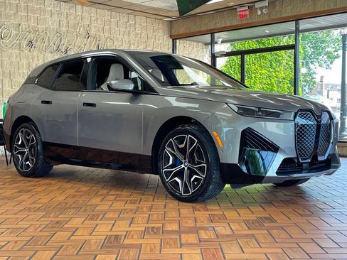 Used 2024 BMW iX xDrive50 w/ Sport Package AWD/4WD image 8