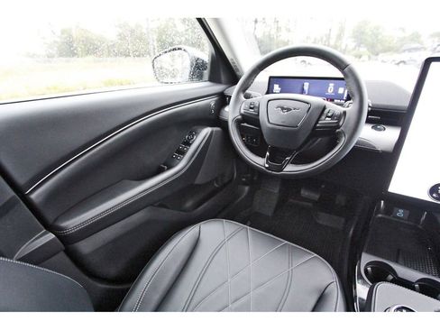 Used 2023 Ford Mustang Mach-E Select image 11