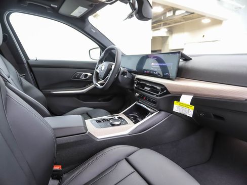 Used 2025 BMW 330i xDrive Sedan w/ Premium Package image 26