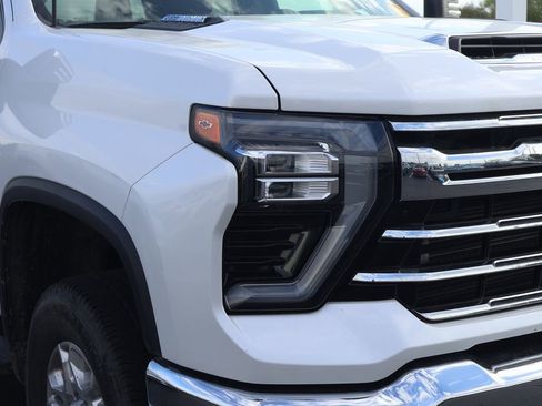 Used 2024 Chevrolet Silverado 2500 LTZ image 4