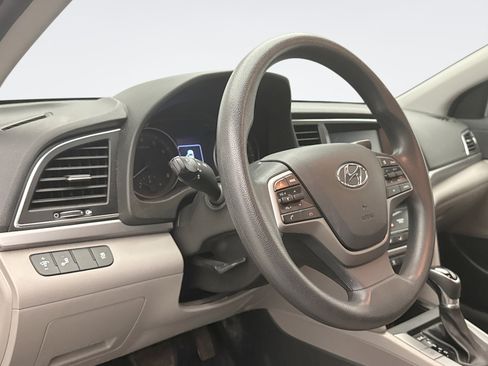 Used 2018 Hyundai Elantra SEL image 7
