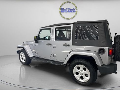 Used 2014 Jeep Wrangler Unlimited Sahara w/ Connectivity Group AWD/4WD image 3