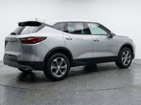 Used 2025 Chevrolet Blazer LT FWD image 9