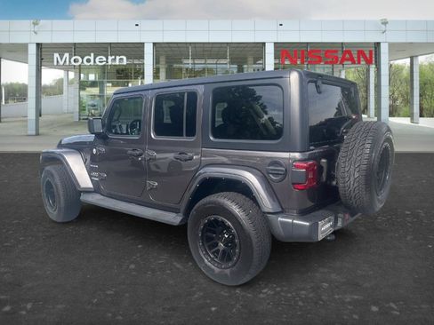 Used 2021 Jeep Wrangler Unlimited Sahara AWD/4WD image 3
