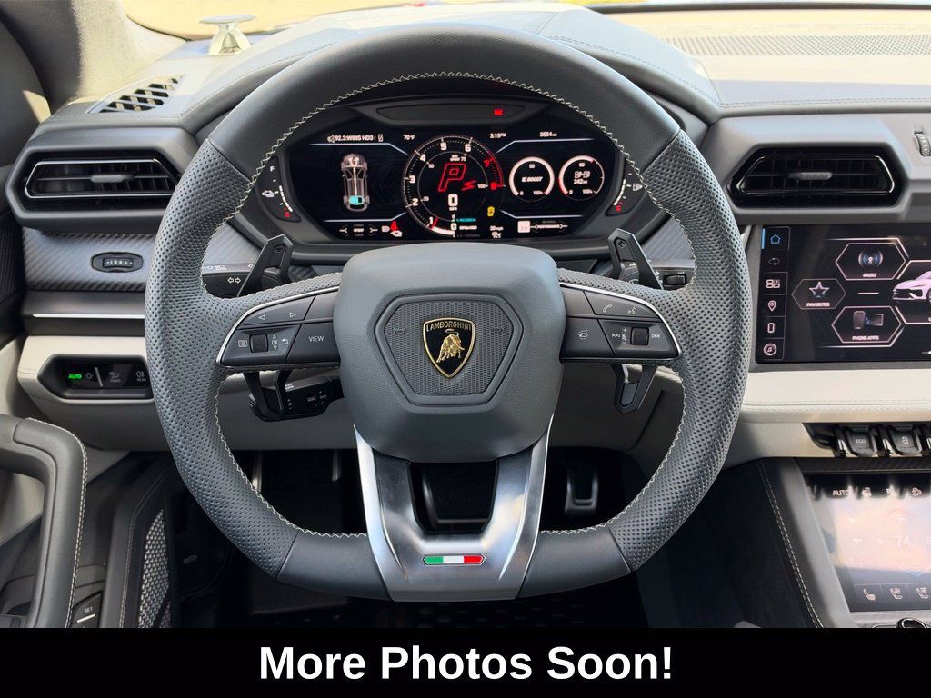 Used 2025 Lamborghini Urus SE AWD/4WD image 21