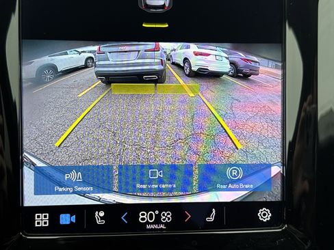 Used 2022 Volvo XC60 B5 Momentum w/ Climate Package image 13