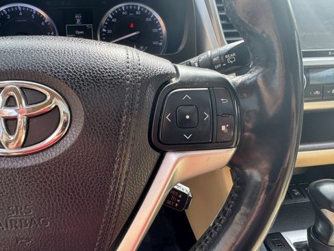 Used 2016 Toyota Highlander XLE AWD/4WD image 34