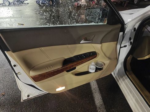 Used 2010 Honda Accord EX-L image 7