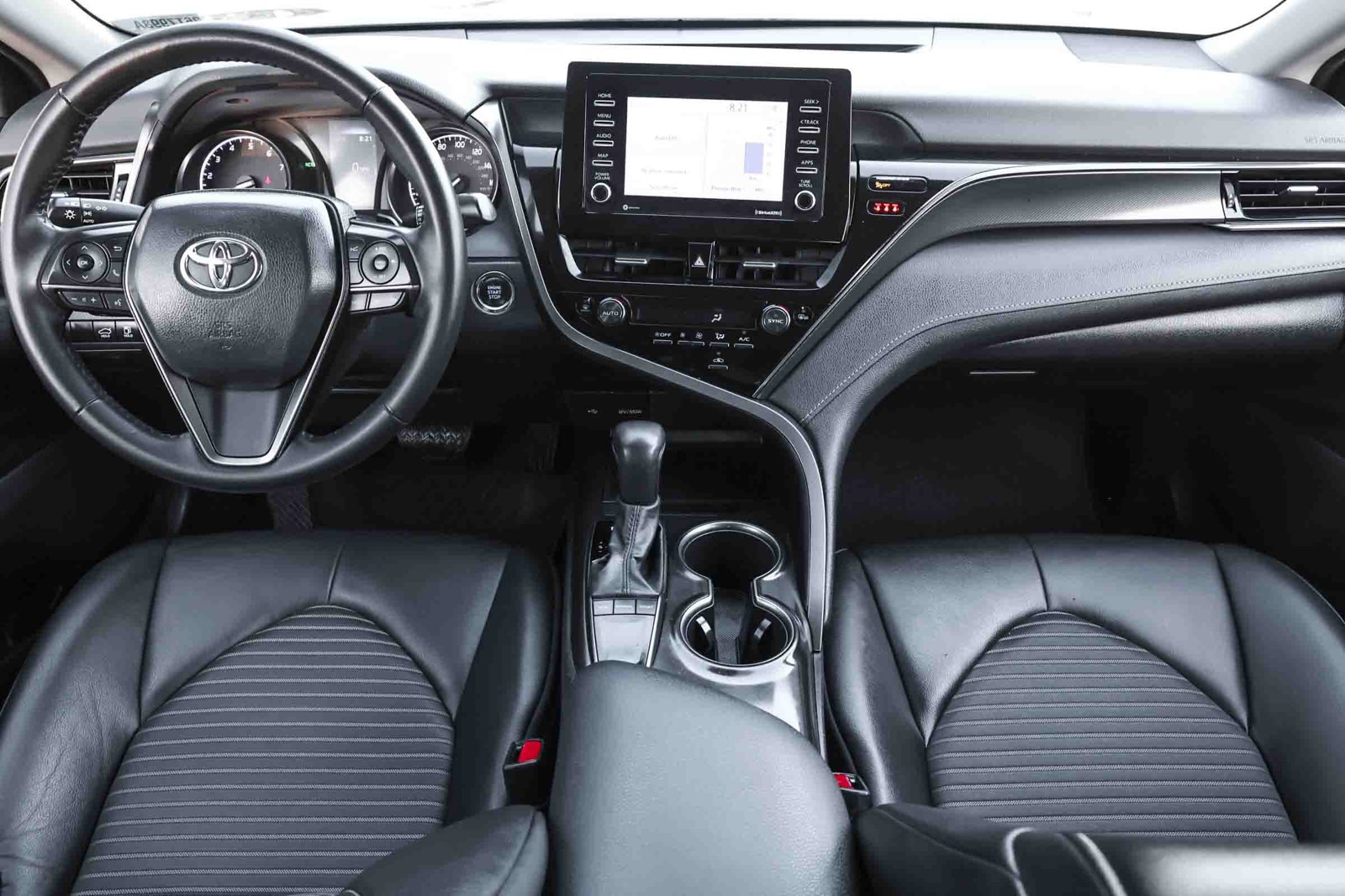 Used 2024 Toyota Camry SE w/ Convenience Package FWD image 2