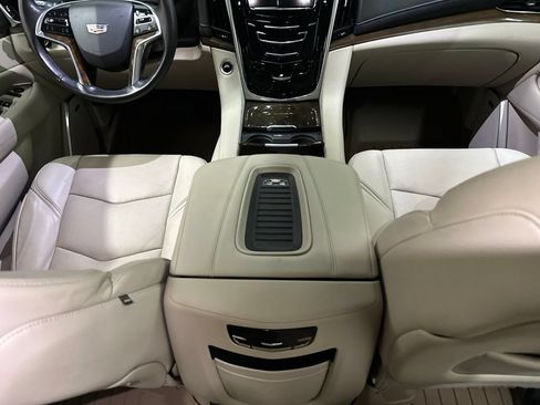 Used 2019 Cadillac Escalade Luxury AWD/4WD image 60