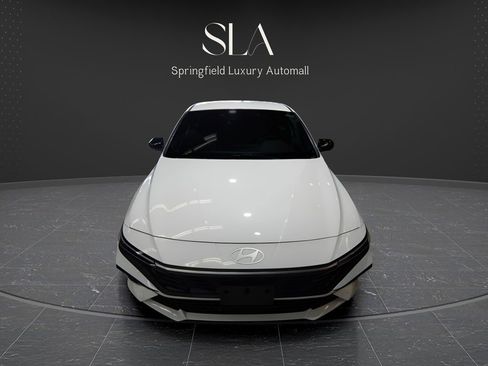 Used 2025 Hyundai Elantra Sport image 2