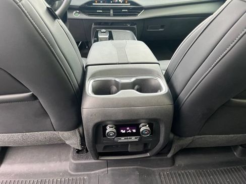 Used 2025 Buick Enclave Sport Touring w/ Power Package FWD image 17