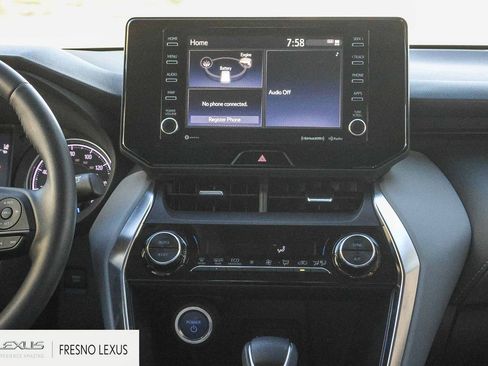 Used 2022 Toyota Venza LE image 17