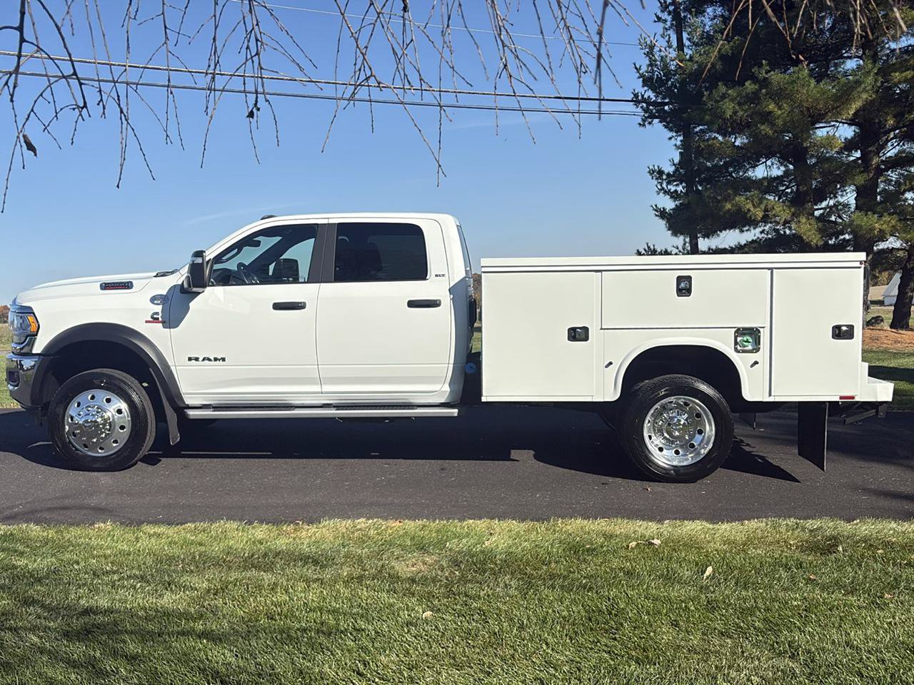 Used 2024 RAM 4500 SLT w/ Quick Order Package 2YG SLT AWD/4WD image 2