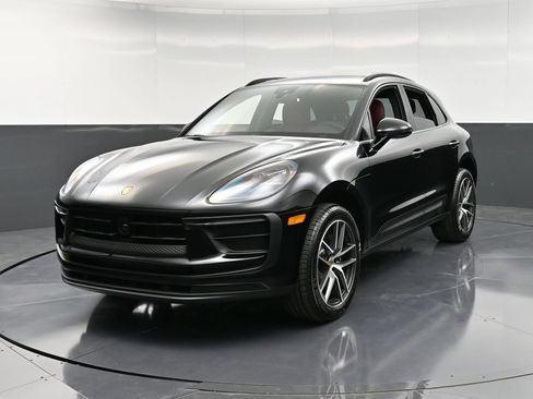 Certified 2026 Porsche Macan AWD/4WD image 1