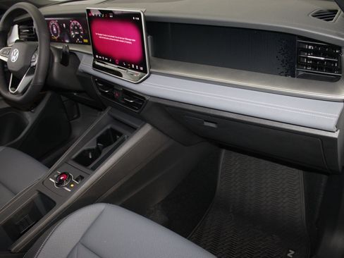 New 2026 Volkswagen Tiguan SE R-Line image 33