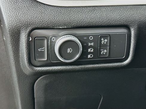 Used 2021 Ford Explorer XLT w/ Equipment Group 202A AWD/4WD image 17